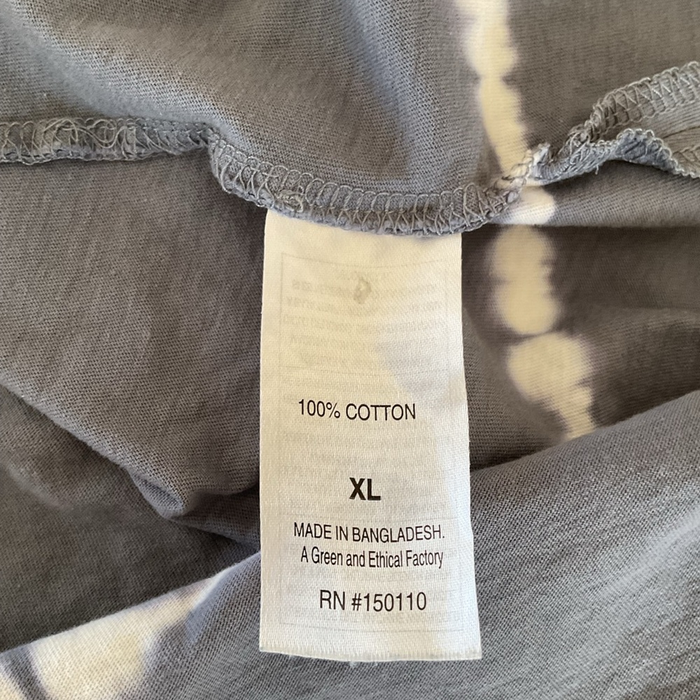 Peloton Tie-Dye Studio Side Slit Muscle Tank in Grey with a Rose Graphic - Picture 6 of 13